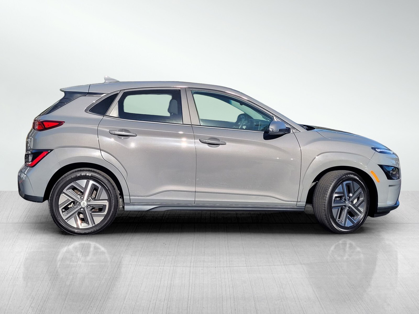 2022 Hyundai Kona Electric SEL photo 3