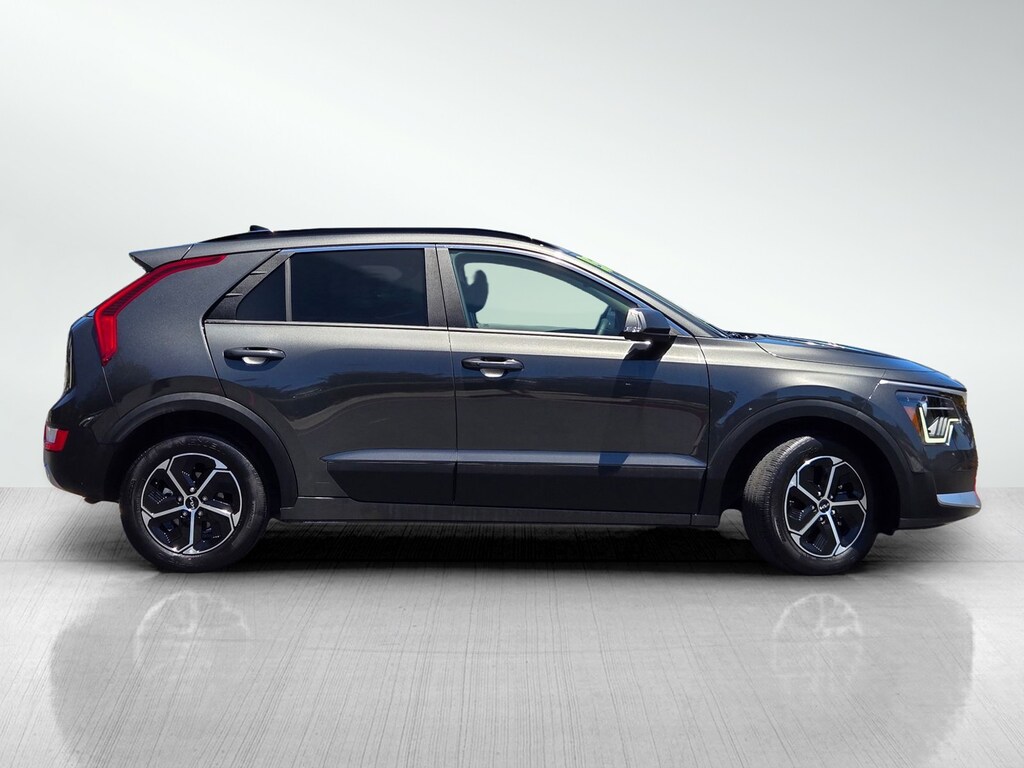 Used 2025 Kia Niro EX SUV