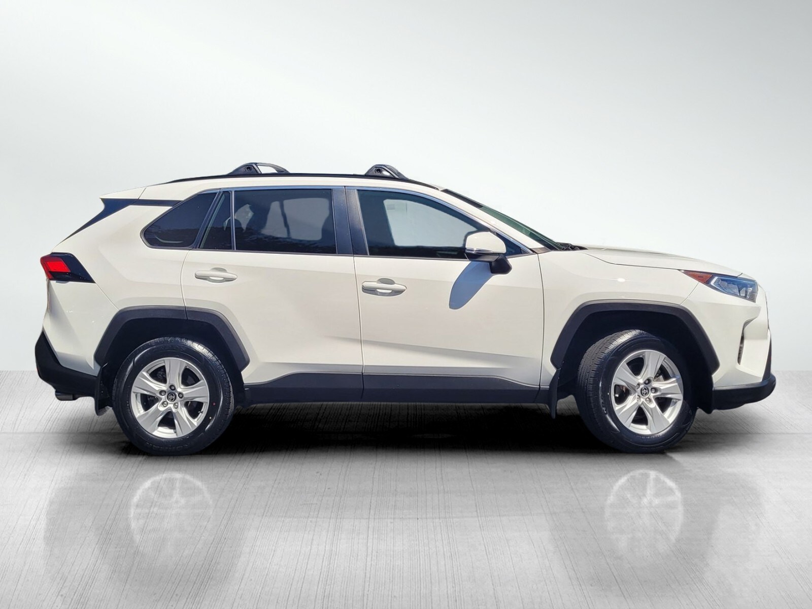 2021 Toyota RAV4 XLE photo 3