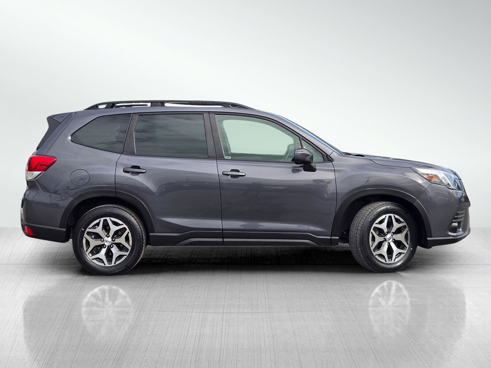 2022 Subaru Forester Premium photo 3
