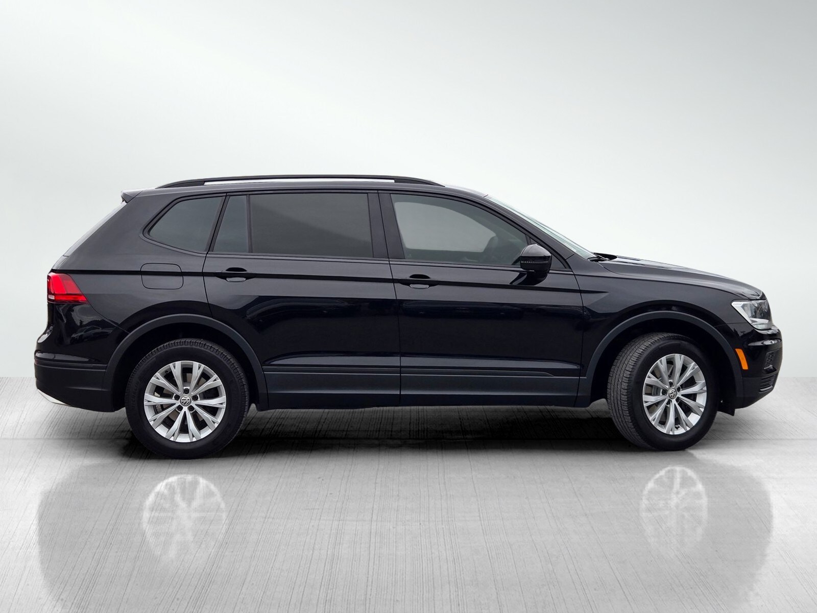 2020 Volkswagen Tiguan S photo 3