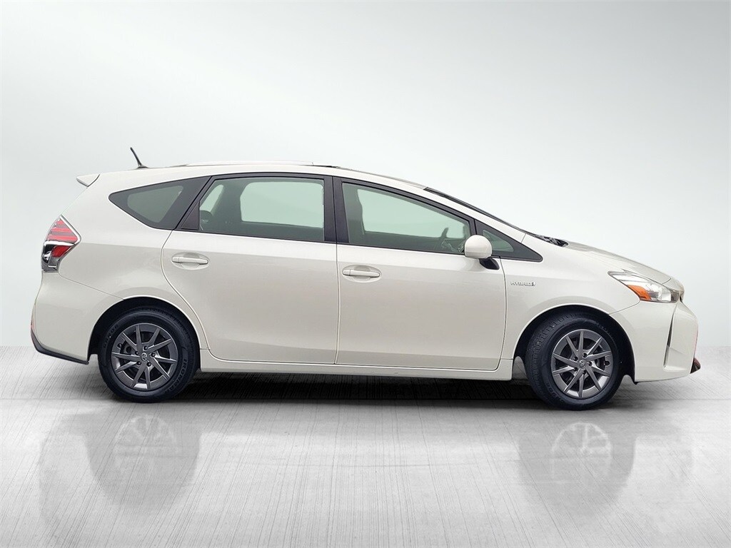 2017 Toyota Prius V Three photo 2
