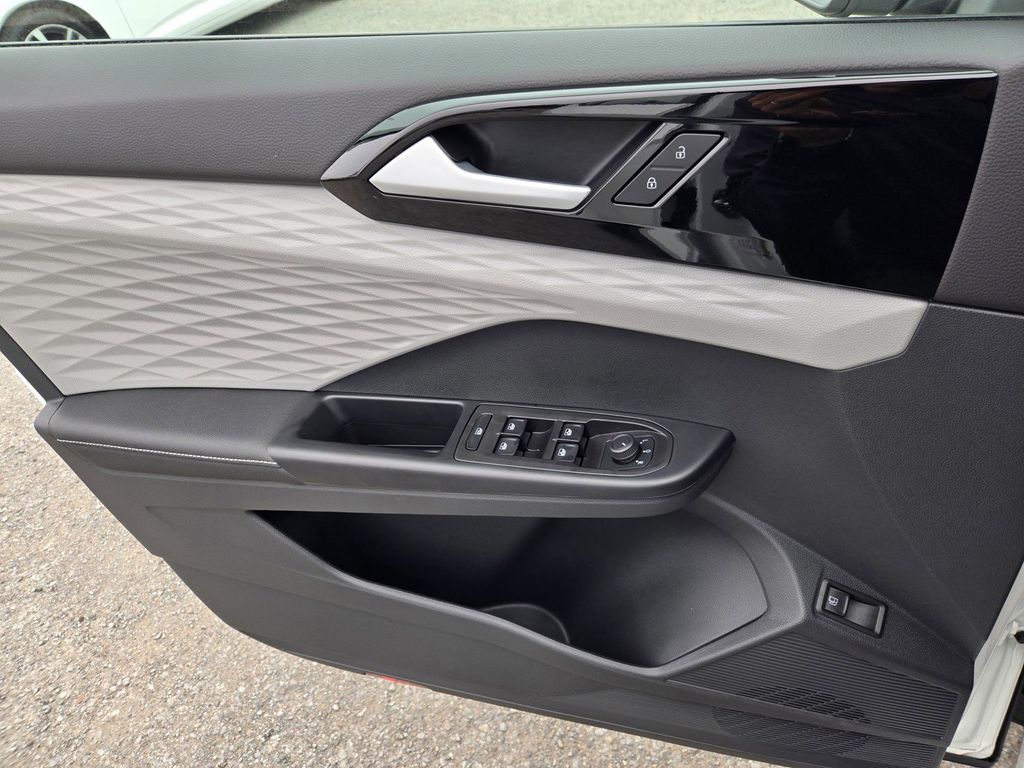 2024 Volkswagen Taos S - Photo 24