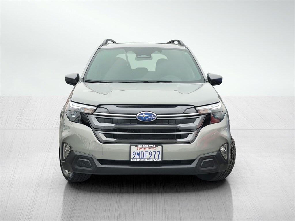 2025 Subaru Forester Premium Base photo 2