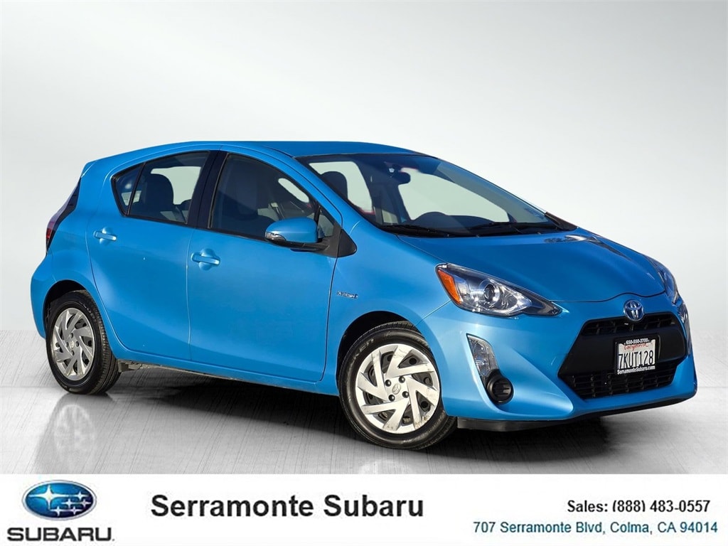 2015 Toyota Prius c Four's photo
