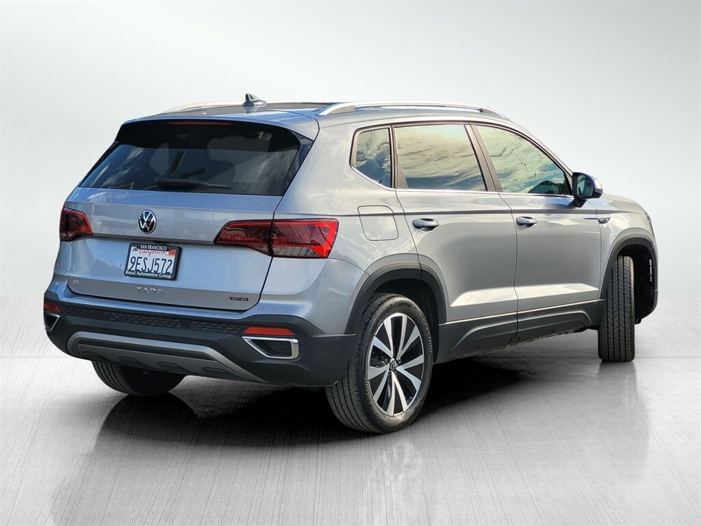 2023 Volkswagen Taos SE photo 3