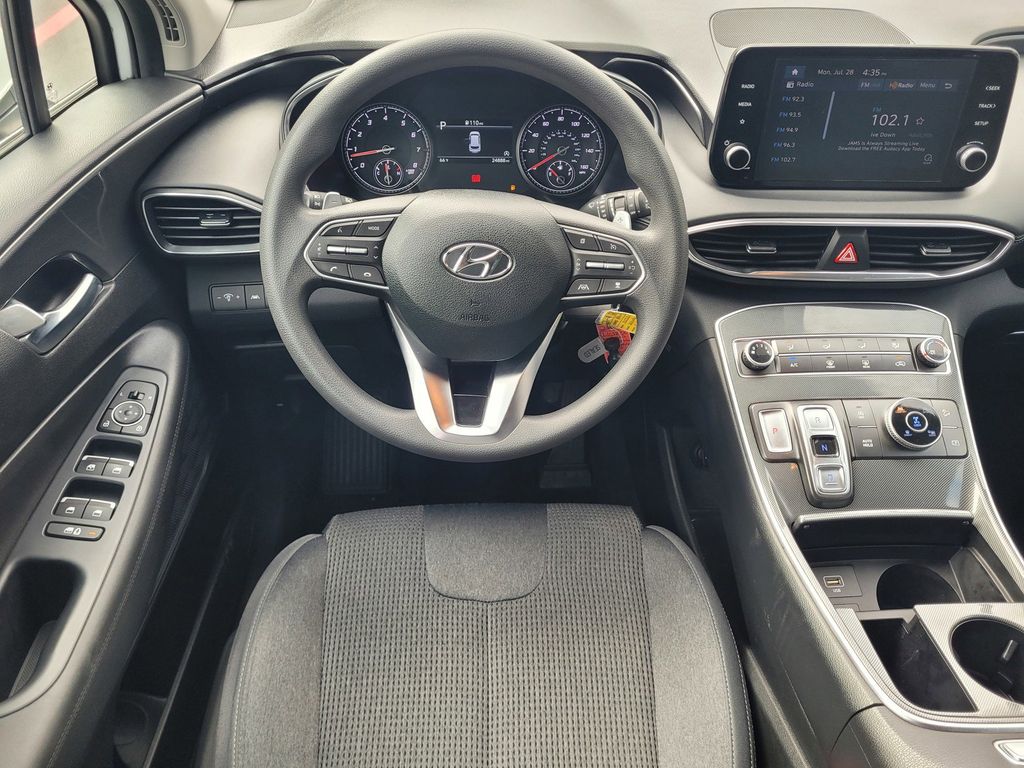 2022 Hyundai Santa Fe SE - Photo 12