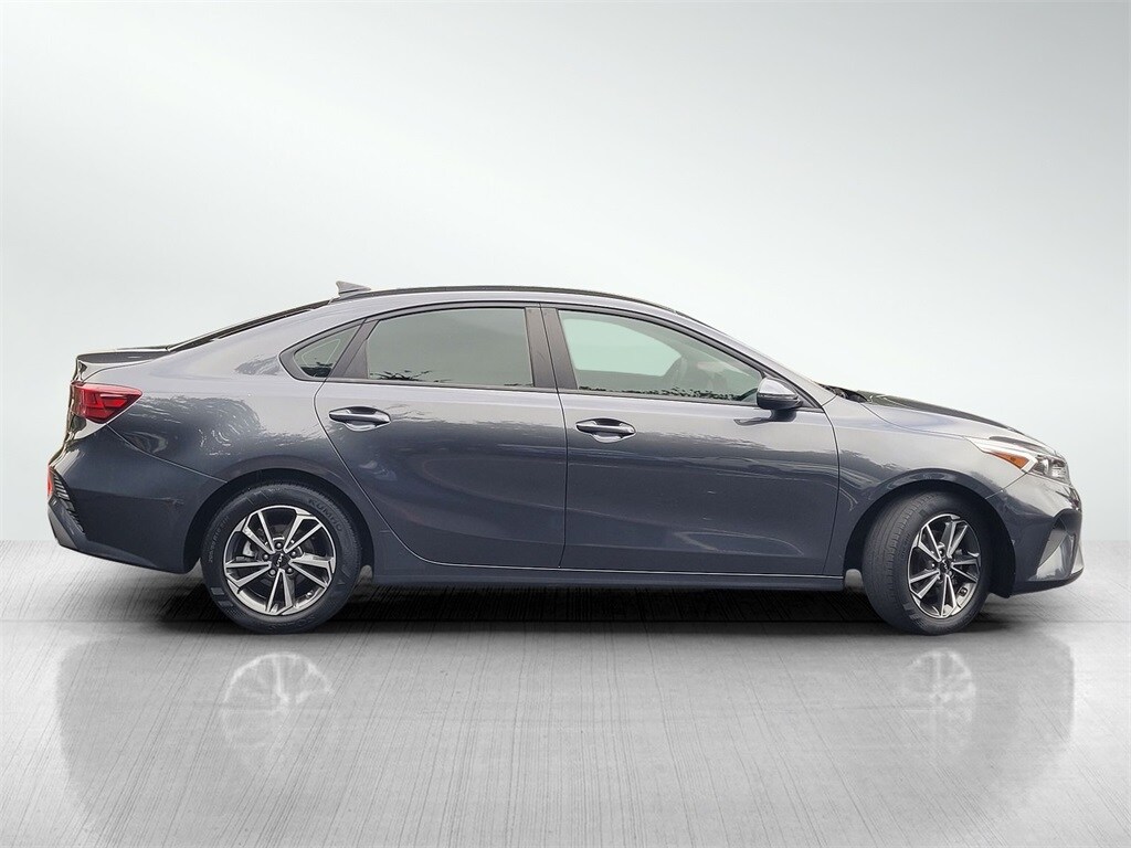 2023 Kia Forte LXS photo 3