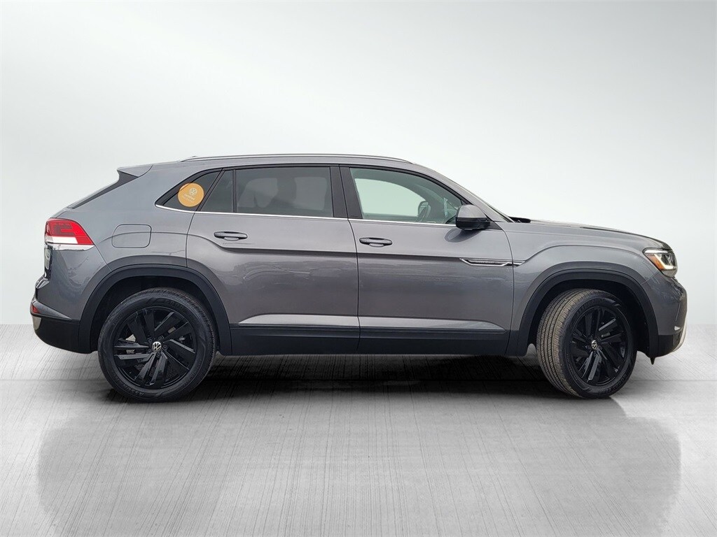 2022 Volkswagen Atlas Cross Sport V6 SE Technology photo 3