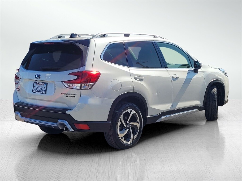 2024 Subaru Forester Touring photo 2