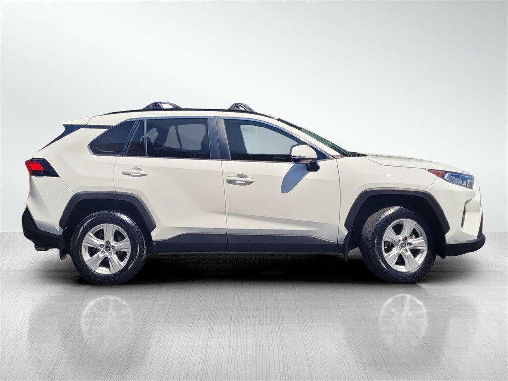 2021 Toyota RAV4 XLE photo 3