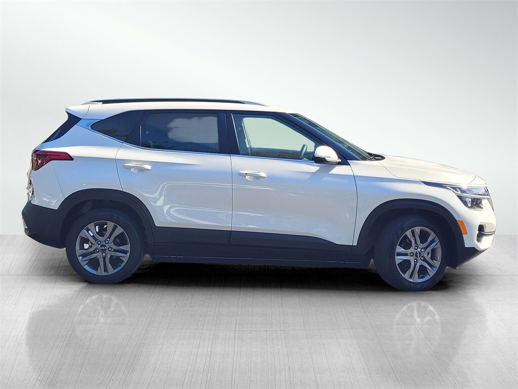 2023 Kia Seltos S photo 3