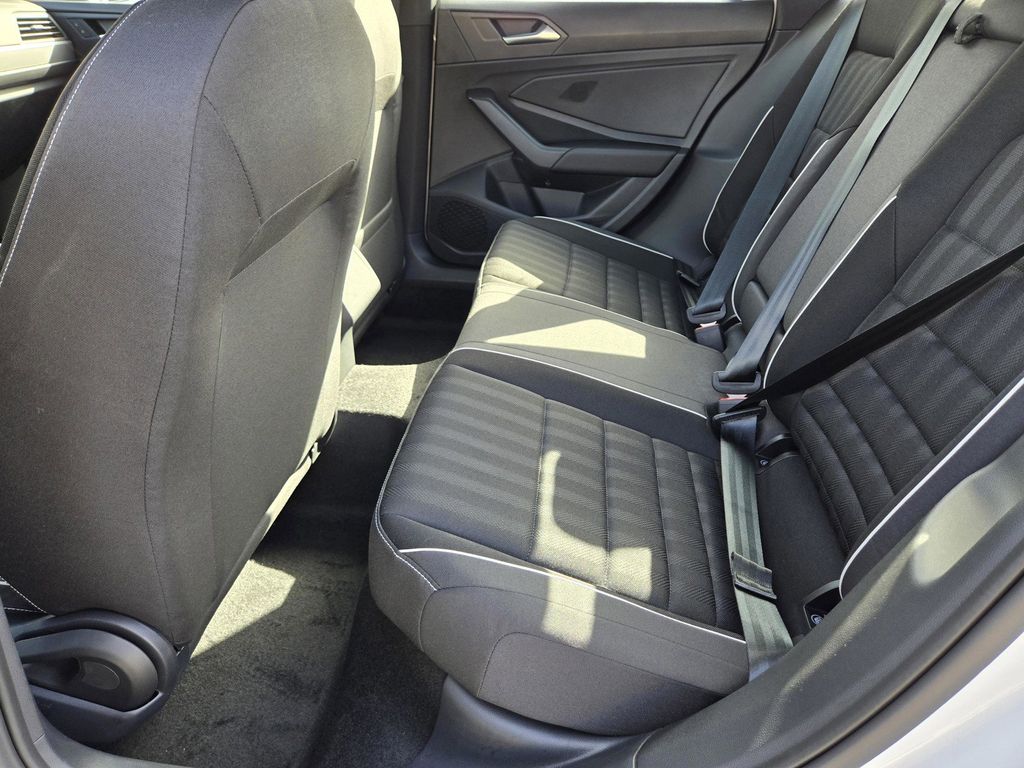 2024 Volkswagen Jetta Sport - Photo 10