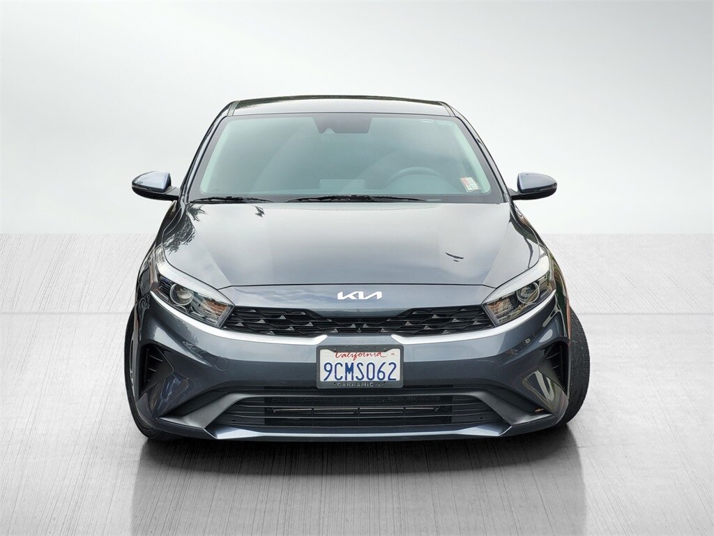 2023 Kia Forte LXS photo 2