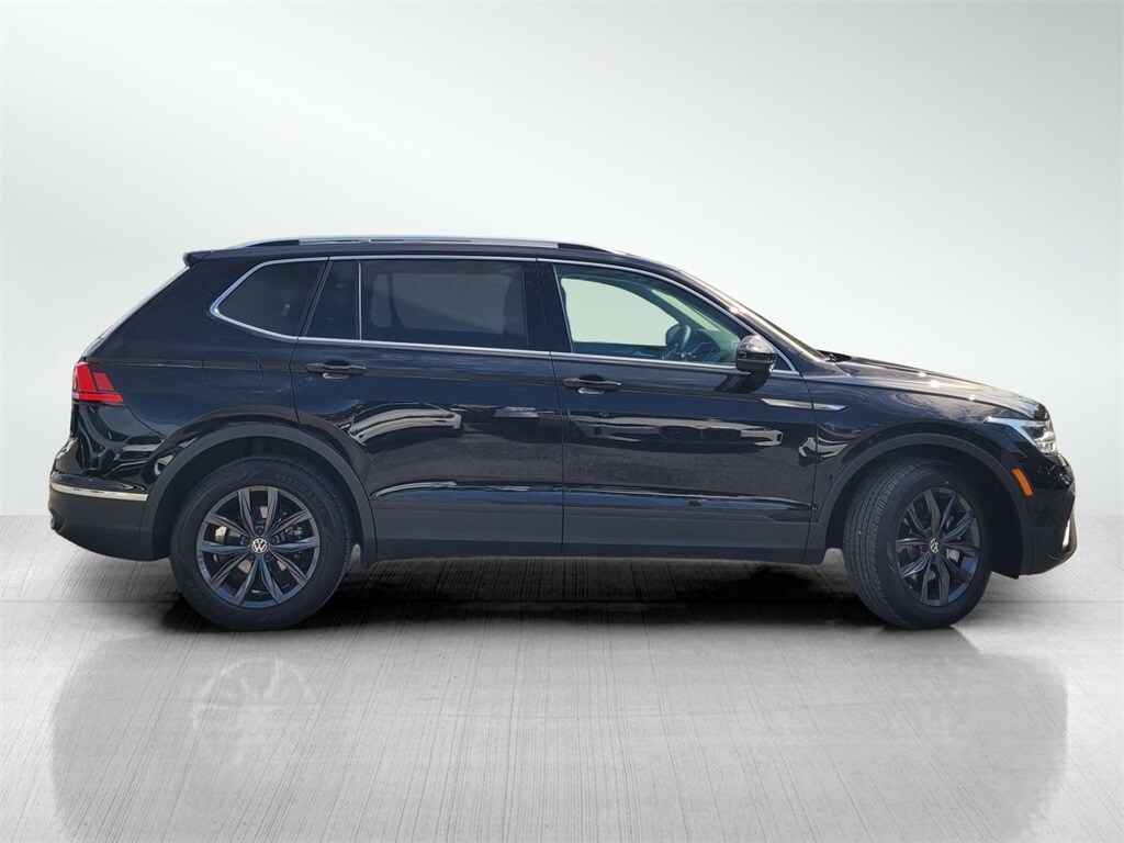 2022 Volkswagen Tiguan SE photo 3