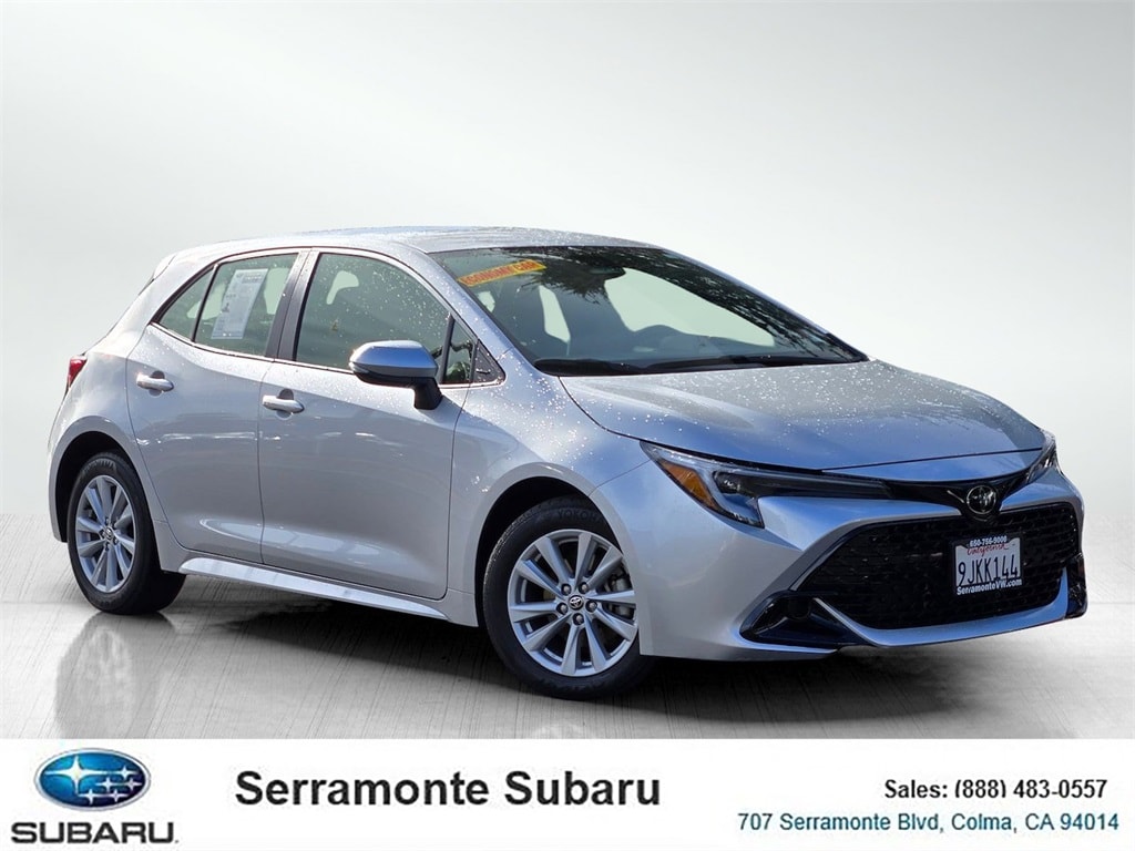 2024 Toyota Corolla Hatchback SE's photo