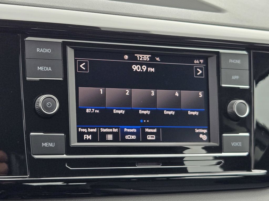 2024 Volkswagen Taos S - Photo 17