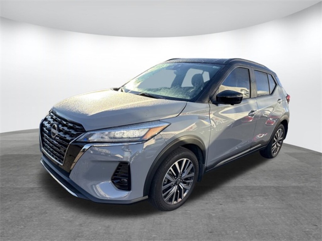 Used 2023 Nissan Kicks SR SUV