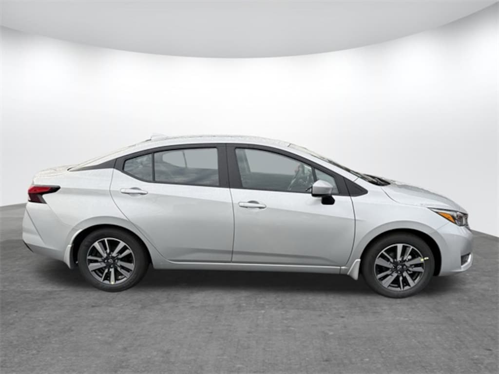 New 2025 Nissan Versa 1.6 SV Sedan
