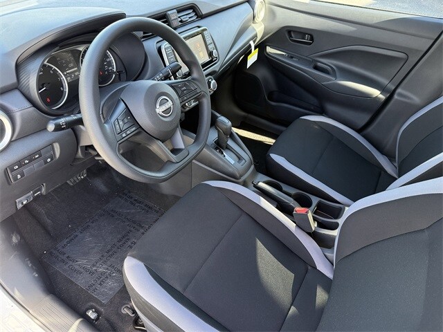 2025 Nissan Versa 1.6 S photo 4