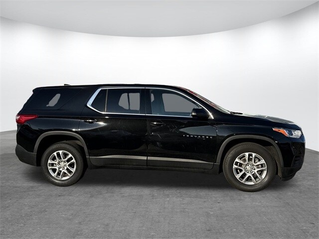 2021 Chevrolet Traverse 1LS photo 3