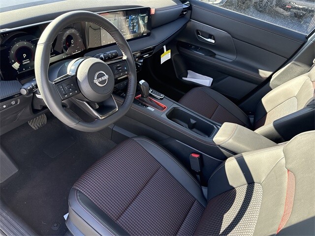 2026 Nissan Kicks SR photo 4