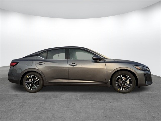 2025 Nissan Sentra SV photo 3