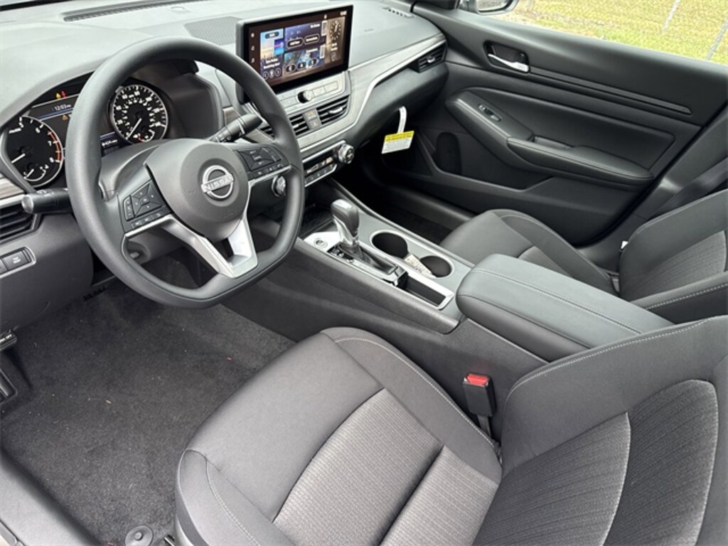 New 2025 Nissan Altima SV Sedan