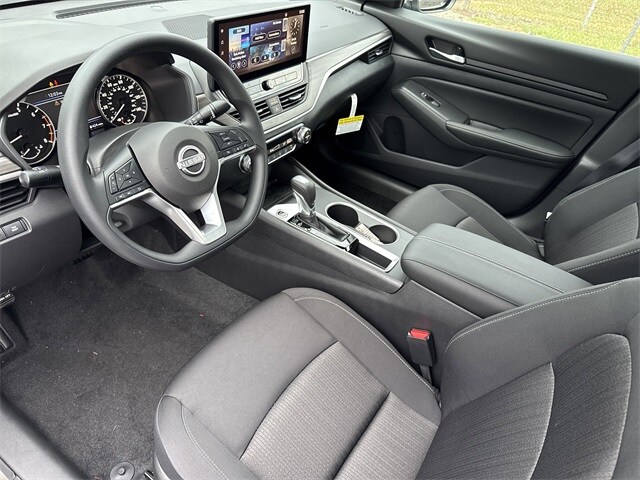 2025 Nissan Altima 2.5 SV photo 4