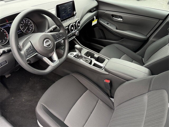 2025 Nissan Sentra SV photo 4