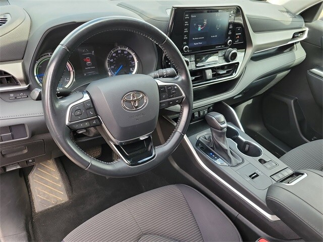 2021 Toyota Highlander Hybrid LE photo 4