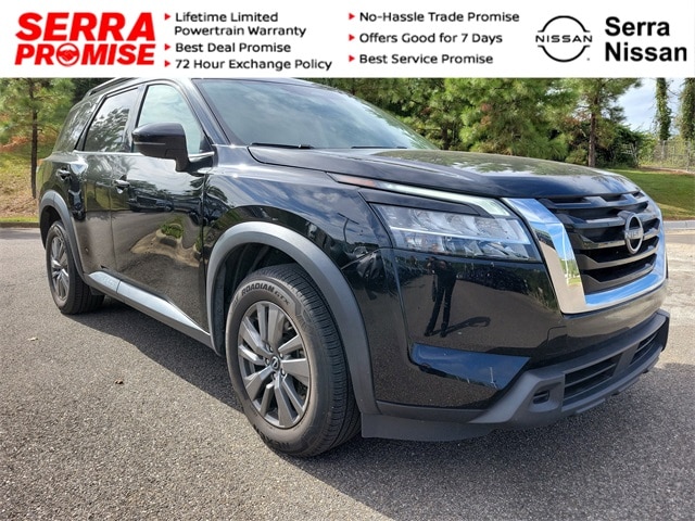 2022 Nissan Pathfinder SV's photo
