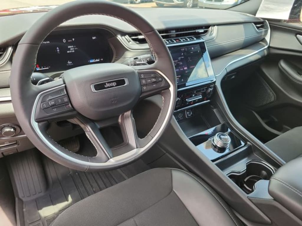 Used 2025 Jeep Grand Cherokee L Laredo SUV