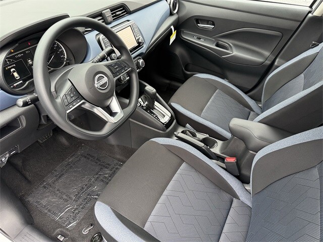 2025 Nissan Versa 1.6 SV photo 4
