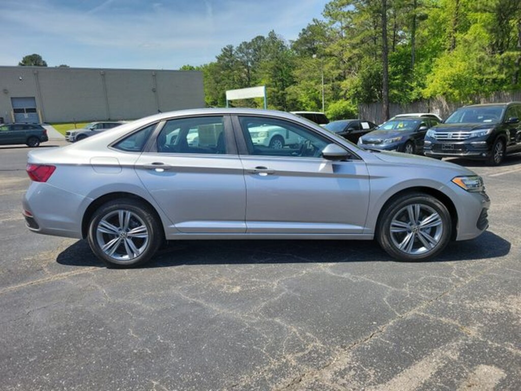 Used 2024 Volkswagen Jetta 1.5T SE Sedan