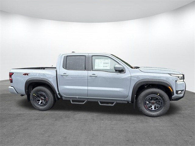 2026 Nissan Frontier PRO-4X photo 3