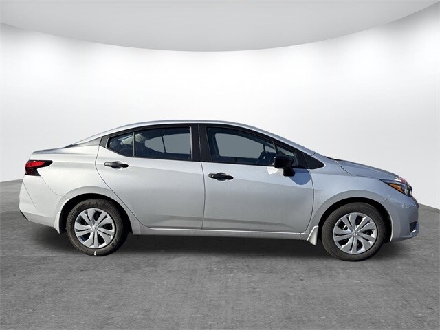 2025 Nissan Versa 1.6 S photo 3