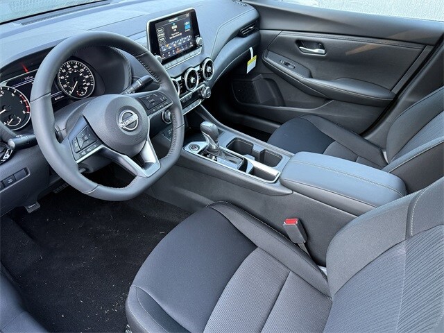 2025 Nissan Sentra SV photo 4