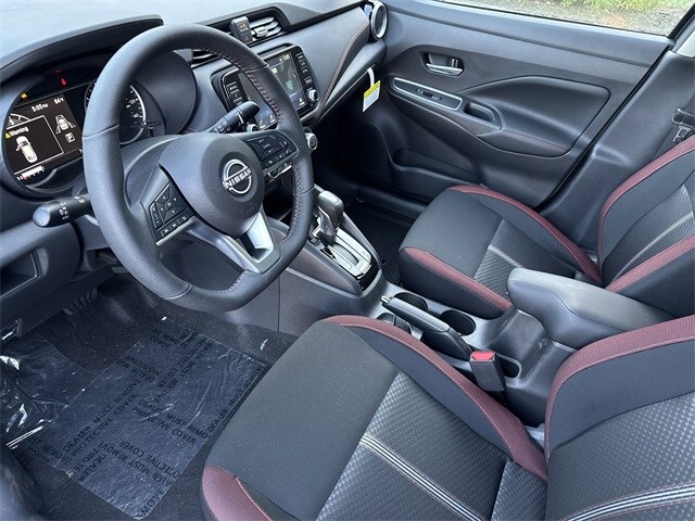 2025 Nissan Versa 1.6 SR photo 4