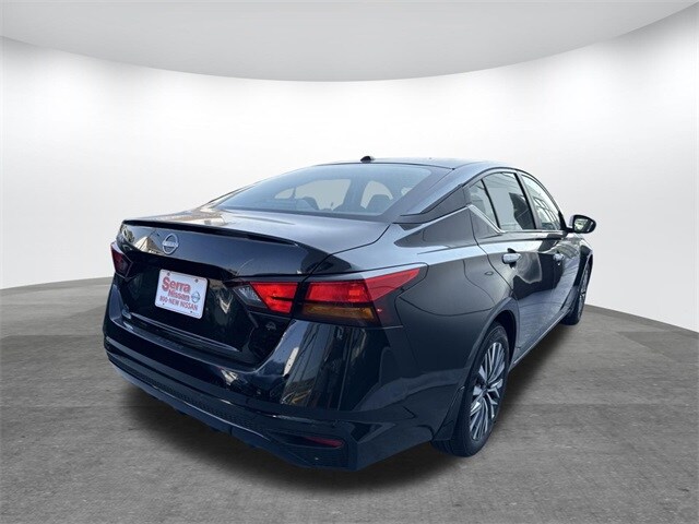 2025 Nissan Altima 2.5 SV photo 3