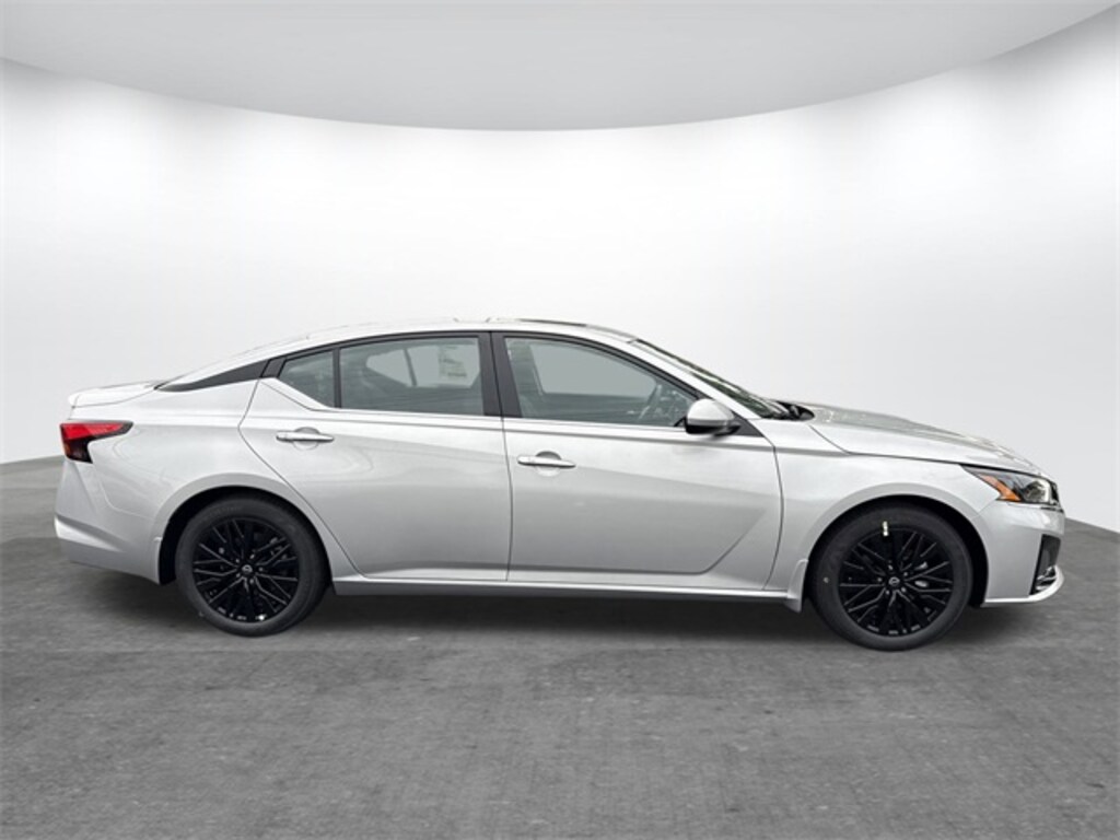 New 2025 Nissan Altima SV Sedan