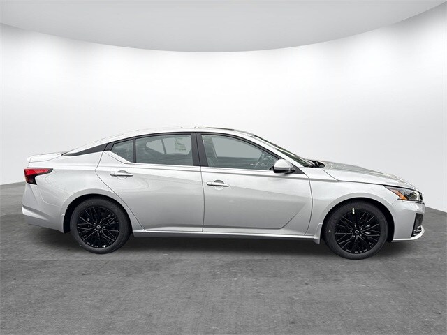 2025 Nissan Altima 2.5 SV photo 3