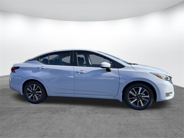 2025 Nissan Versa 1.6 SV photo 3