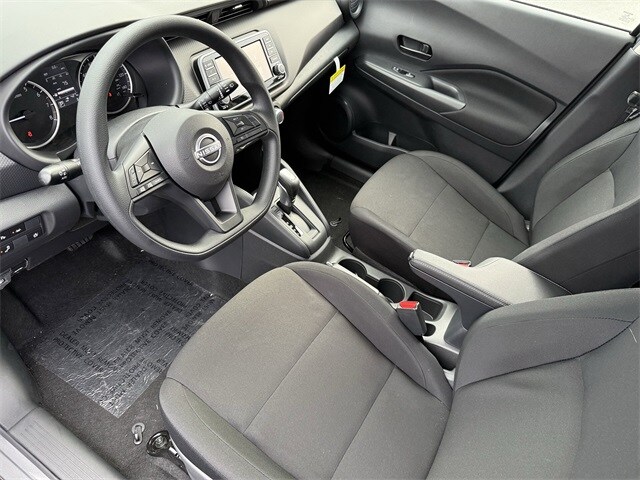 2025 Nissan Kicks Play S photo 4
