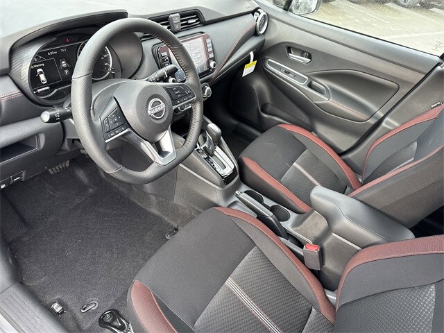 2025 Nissan Versa 1.6 SR photo 4