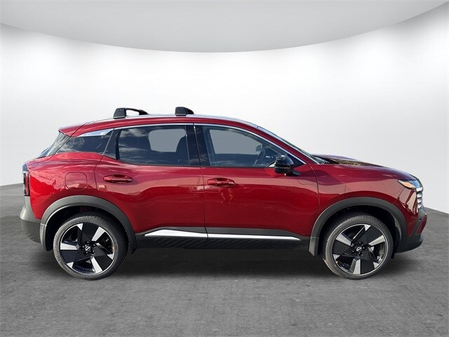 2026 Nissan Kicks SR photo 3