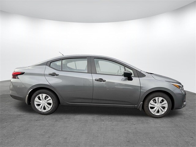 2025 Nissan Versa 1.6 S photo 3