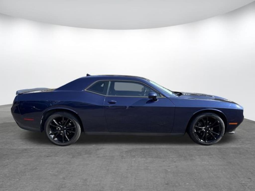 Used 2016 Dodge Challenger SXT Coupe