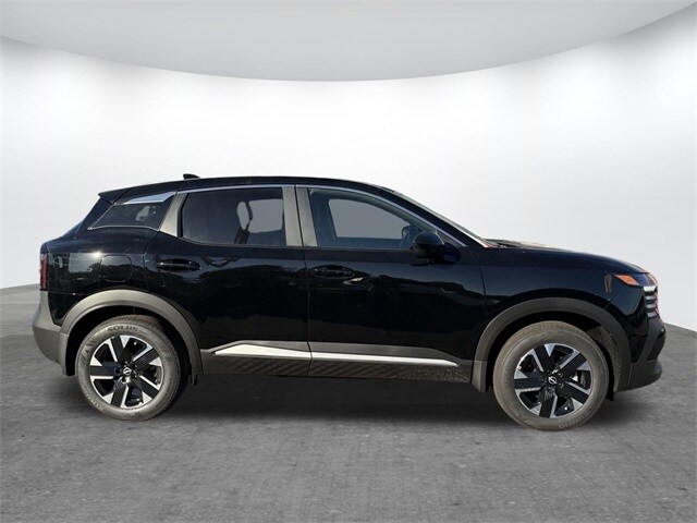2025 Nissan Kicks SV photo 3