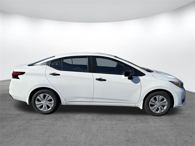 2025 Nissan Versa 1.6 S photo 3